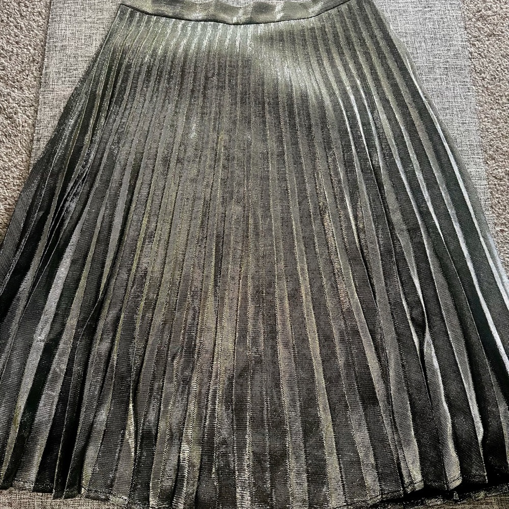 Lulus Metallic Pleated Mini Skirt Black Gold Shimmer skirt  Size Medium - Picture 3 of 8